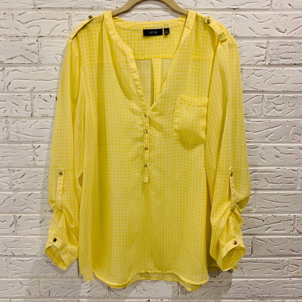 Beautiful yellow blouse w/ light white print!